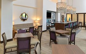 Hampton Inn & Suites Des Moines Downtown